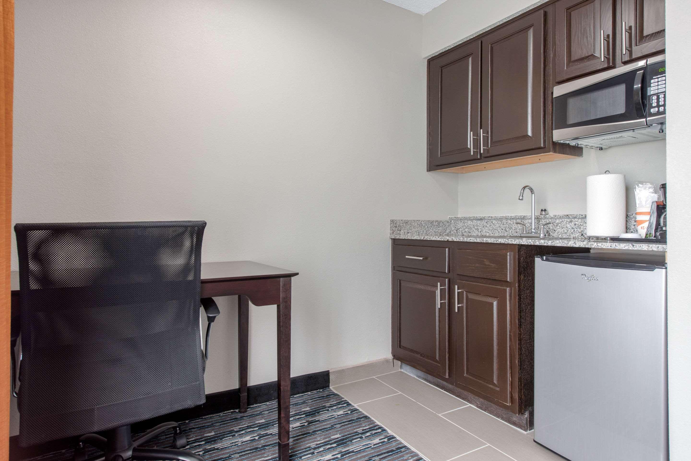Quality Inn & Suites Brownsburg - Indianapolis West Bagian luar foto