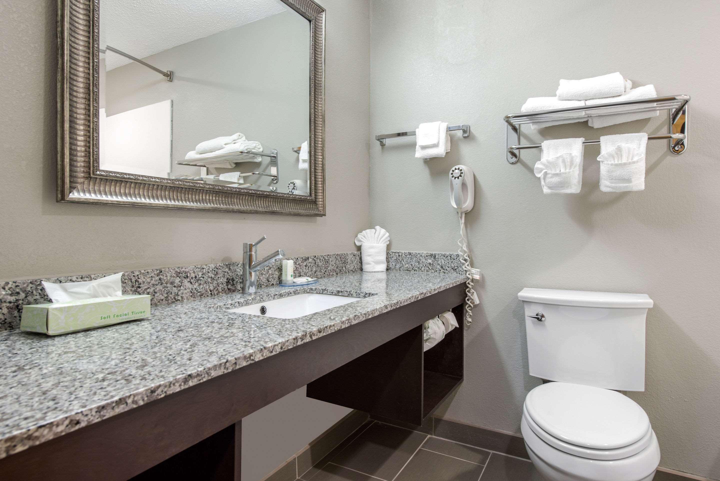 Quality Inn & Suites Brownsburg - Indianapolis West Bagian luar foto