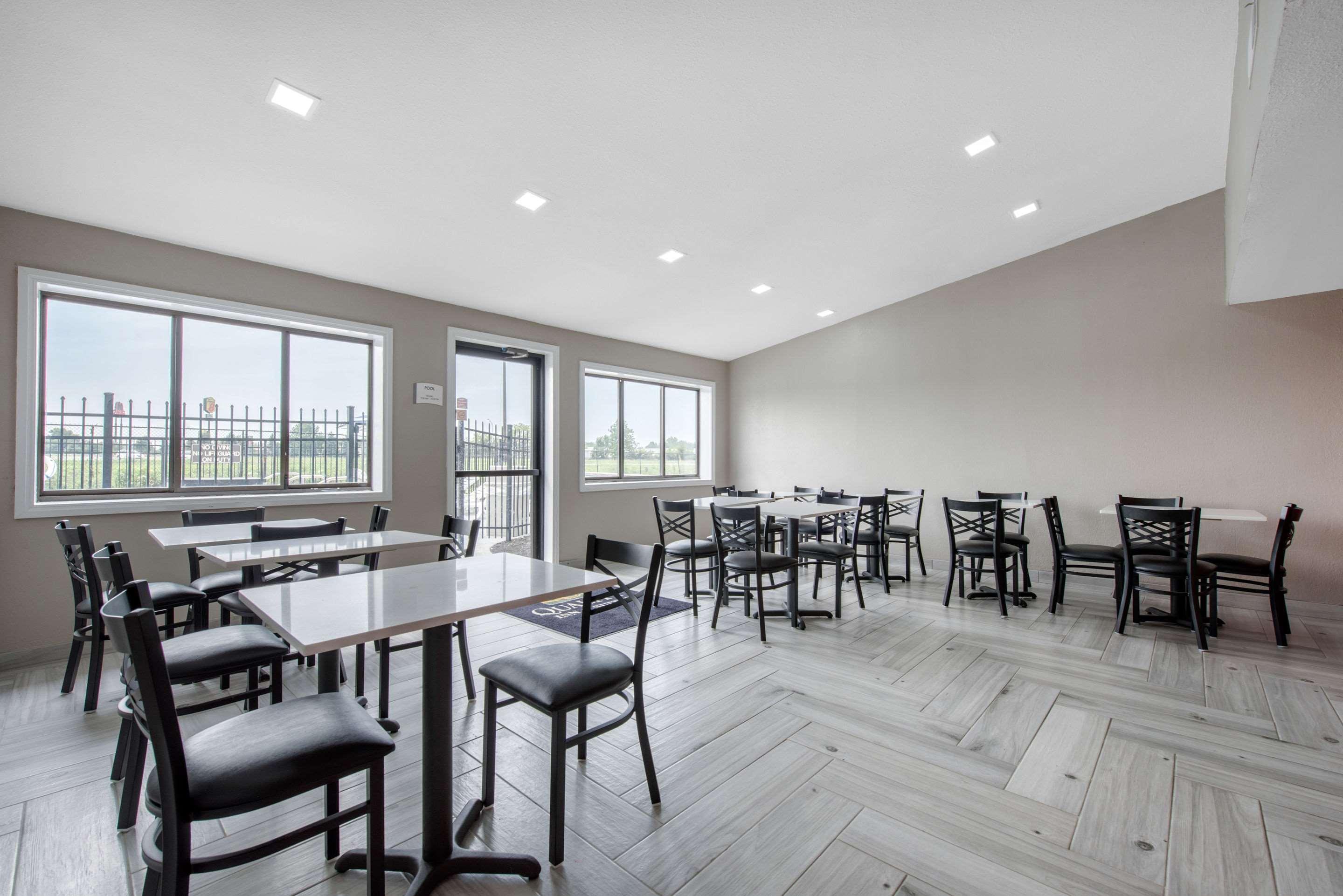 Quality Inn & Suites Brownsburg - Indianapolis West Bagian luar foto