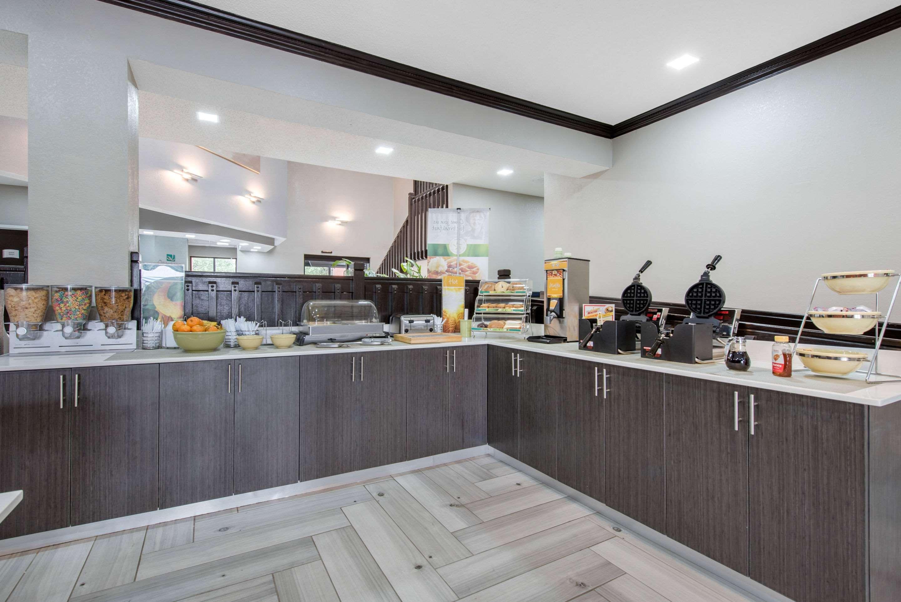 Quality Inn & Suites Brownsburg - Indianapolis West Bagian luar foto