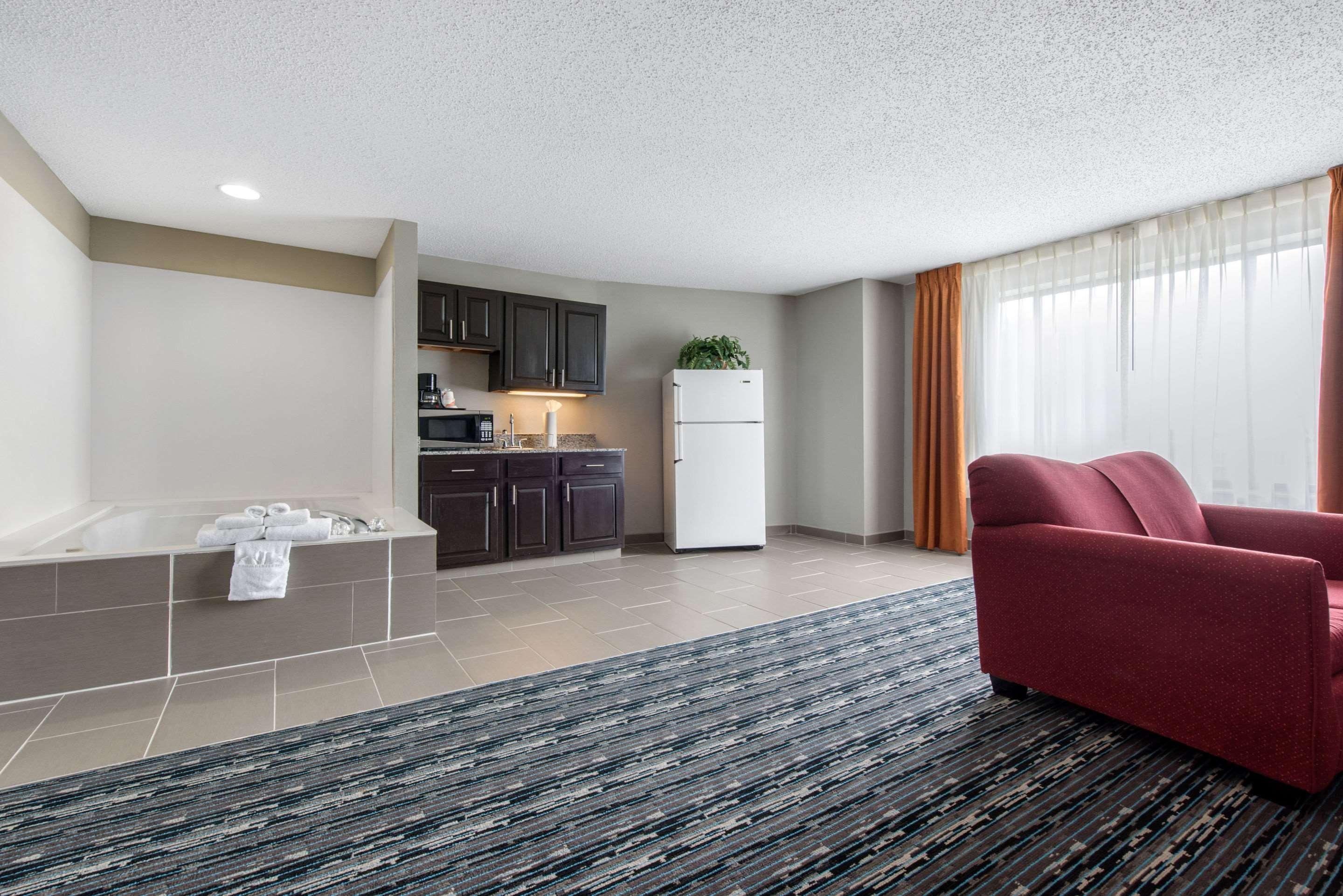 Quality Inn & Suites Brownsburg - Indianapolis West Bagian luar foto