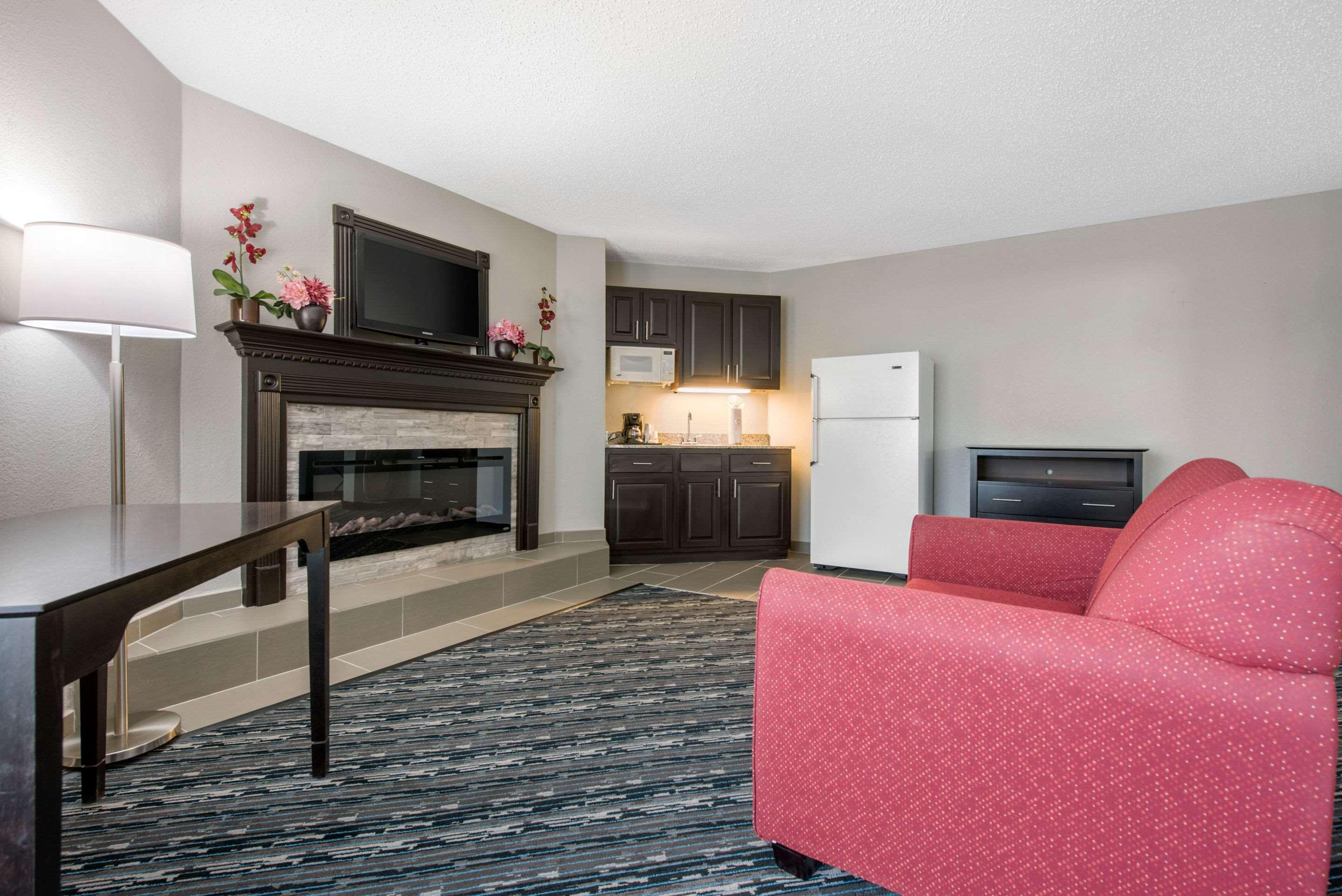 Quality Inn & Suites Brownsburg - Indianapolis West Bagian luar foto