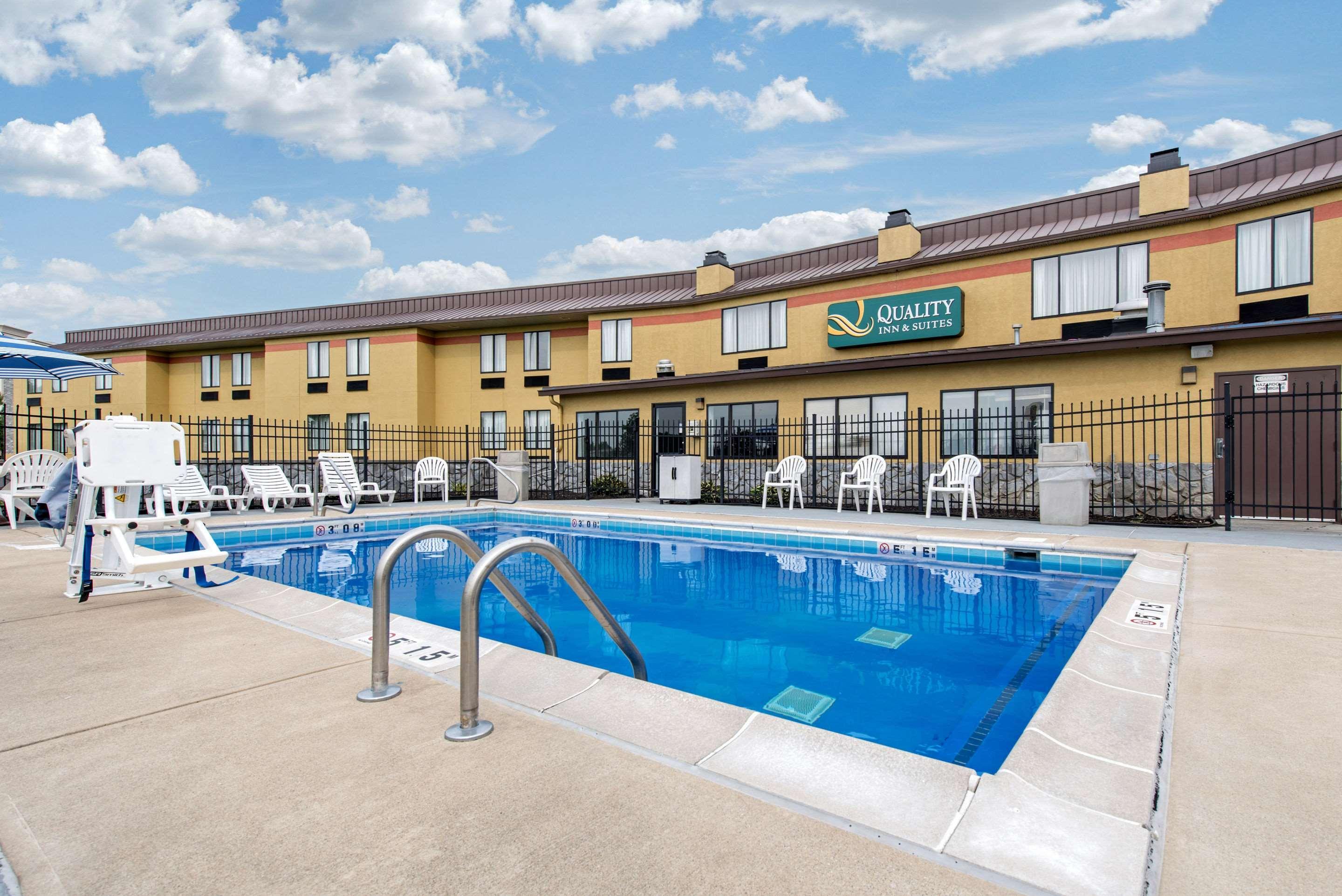 Quality Inn & Suites Brownsburg - Indianapolis West Bagian luar foto