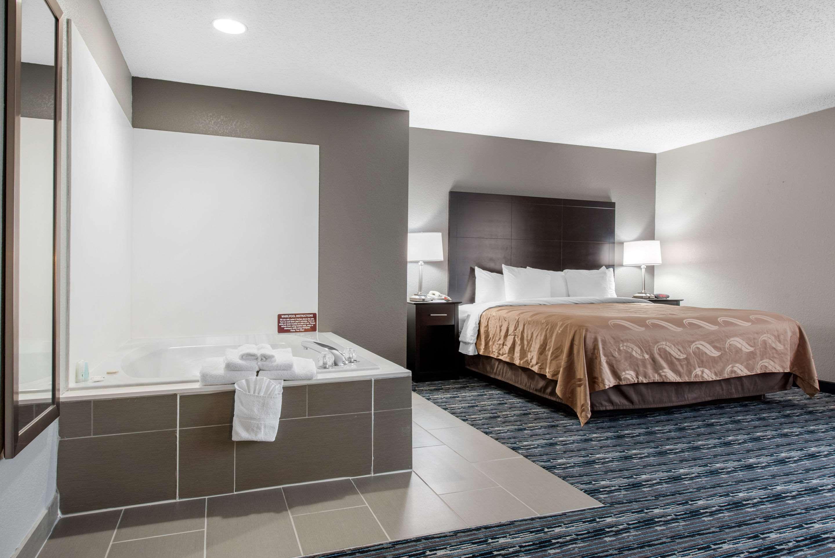 Quality Inn & Suites Brownsburg - Indianapolis West Bagian luar foto