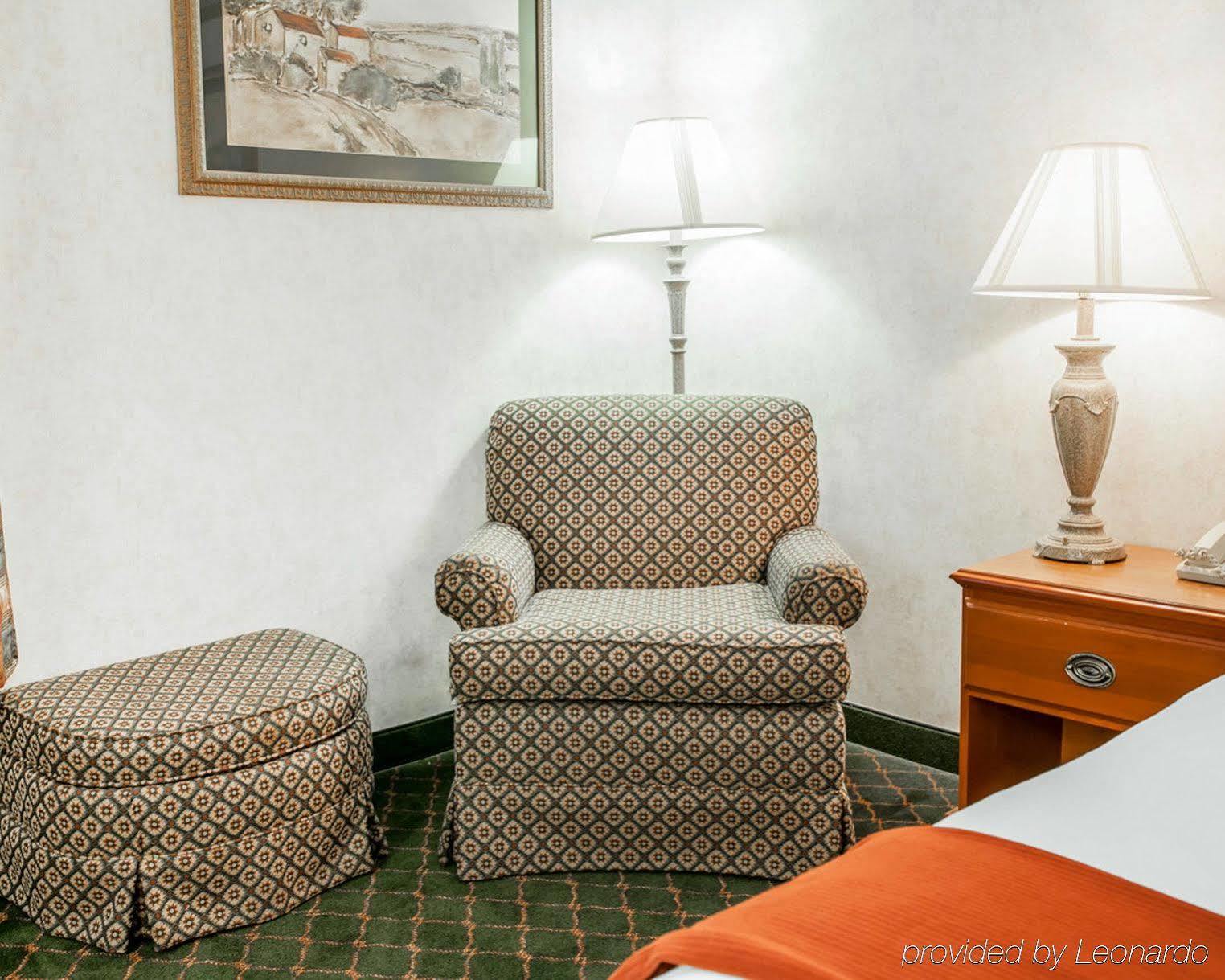 Quality Inn & Suites Brownsburg - Indianapolis West Bagian luar foto