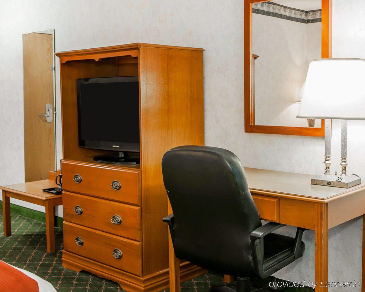 Quality Inn & Suites Brownsburg - Indianapolis West Bagian luar foto