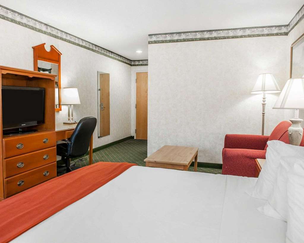 Quality Inn & Suites Brownsburg - Indianapolis West Ruang foto